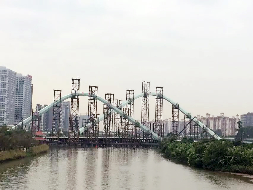 广州市南沙中心区蕉门河车行桥拱肋合拢(图1)