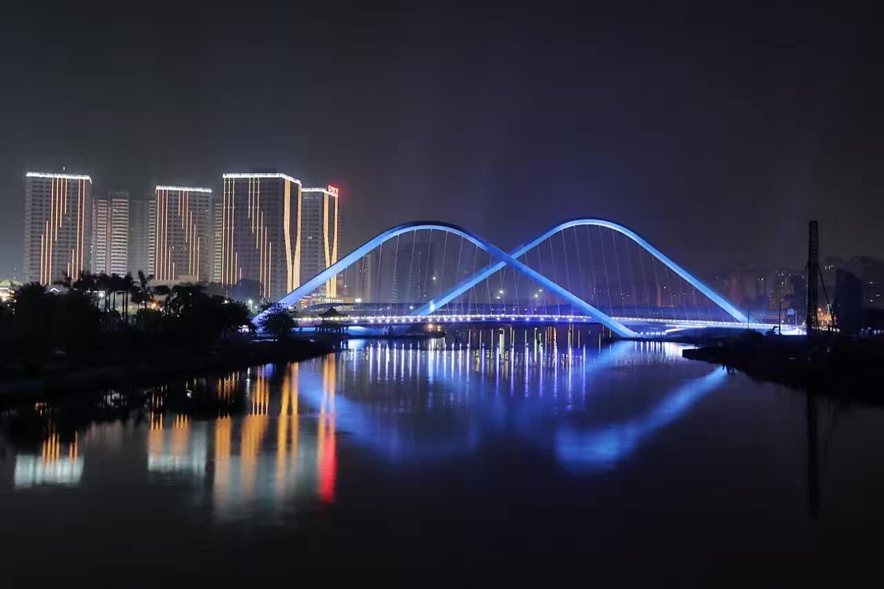 广州市南沙中心区蕉门河车行桥拱肋合拢(图3)